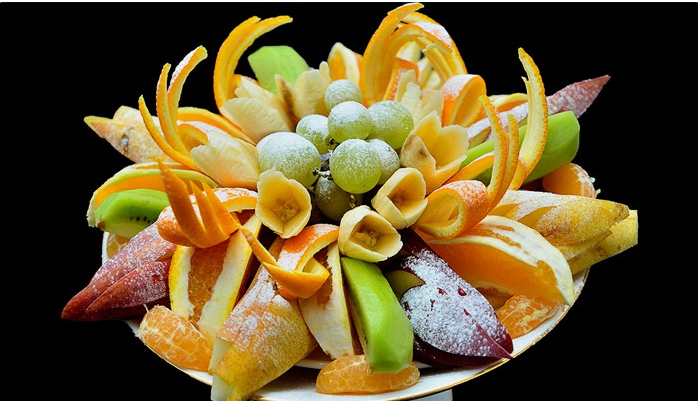 Фруктовая нарезка на праздничный стол: как красиво разложить фрукты на тарелки — 40 фото | gkhyarovoe.ru