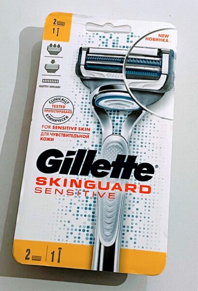 Обзор бритвы Gillette Skinguard Sensitive: не бреет, но скользит0