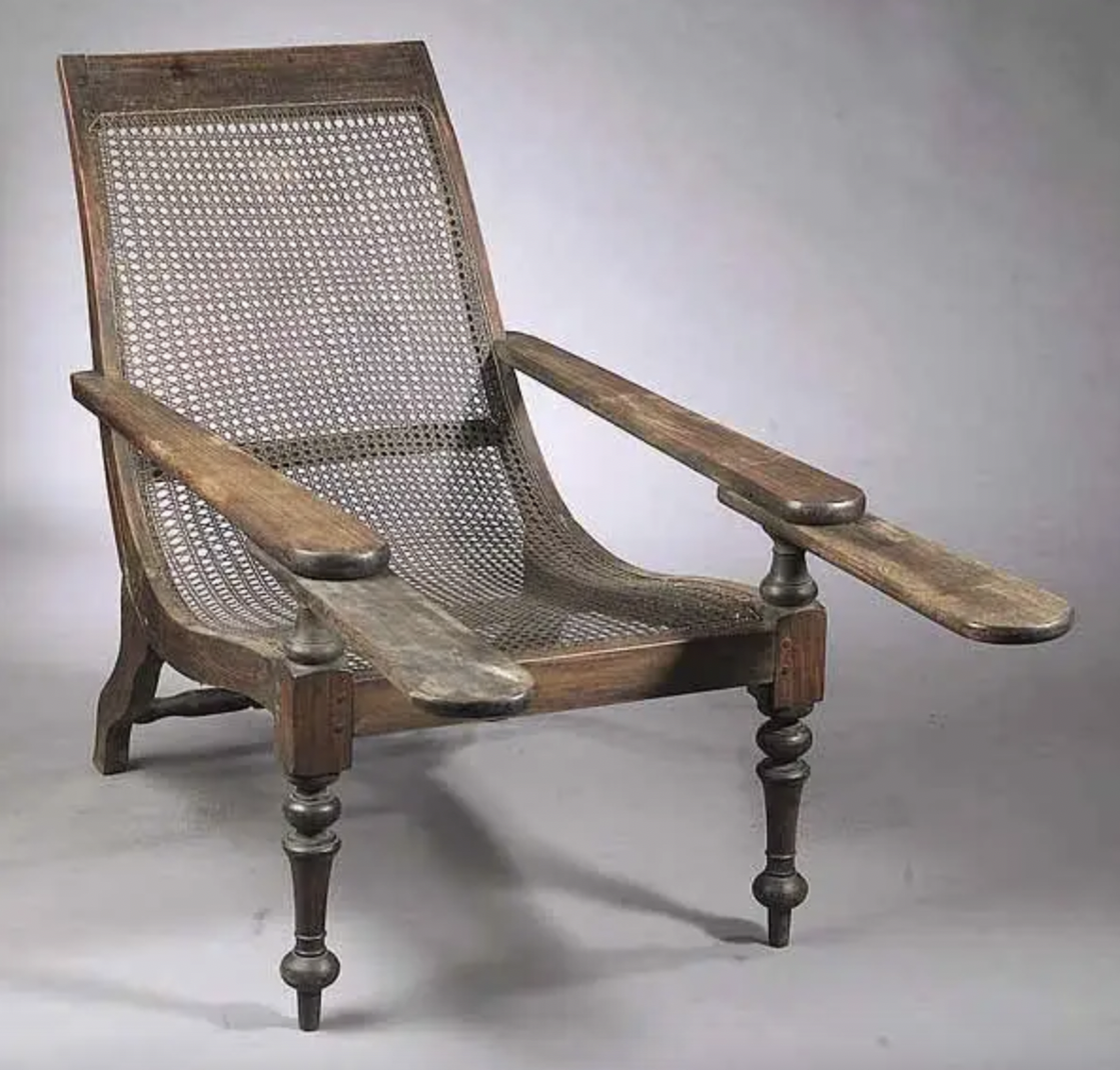 Стул vintage outdoor, teak. Кресло плантатора. Стул спинка ротанг. Марокканский стул деревянный. Open arms of the chair.