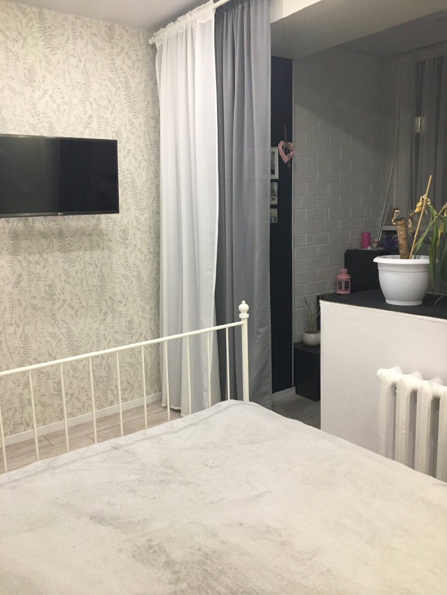 Моя спальня на кухне  (одно окно здесь)