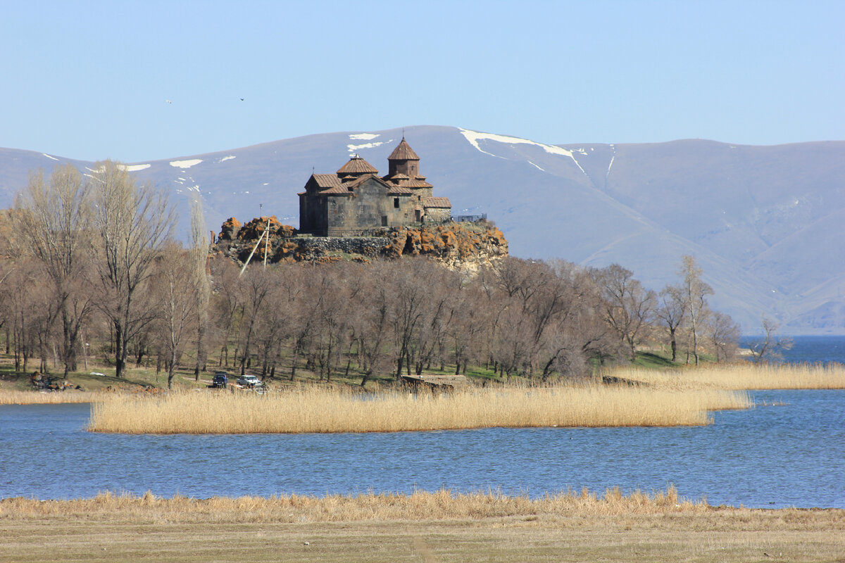 Хоть картину пиши! Потрясающий вид на древний монастырь Айраванк! Всегда останавливаюсь здесь, чтобы сделать кадр.