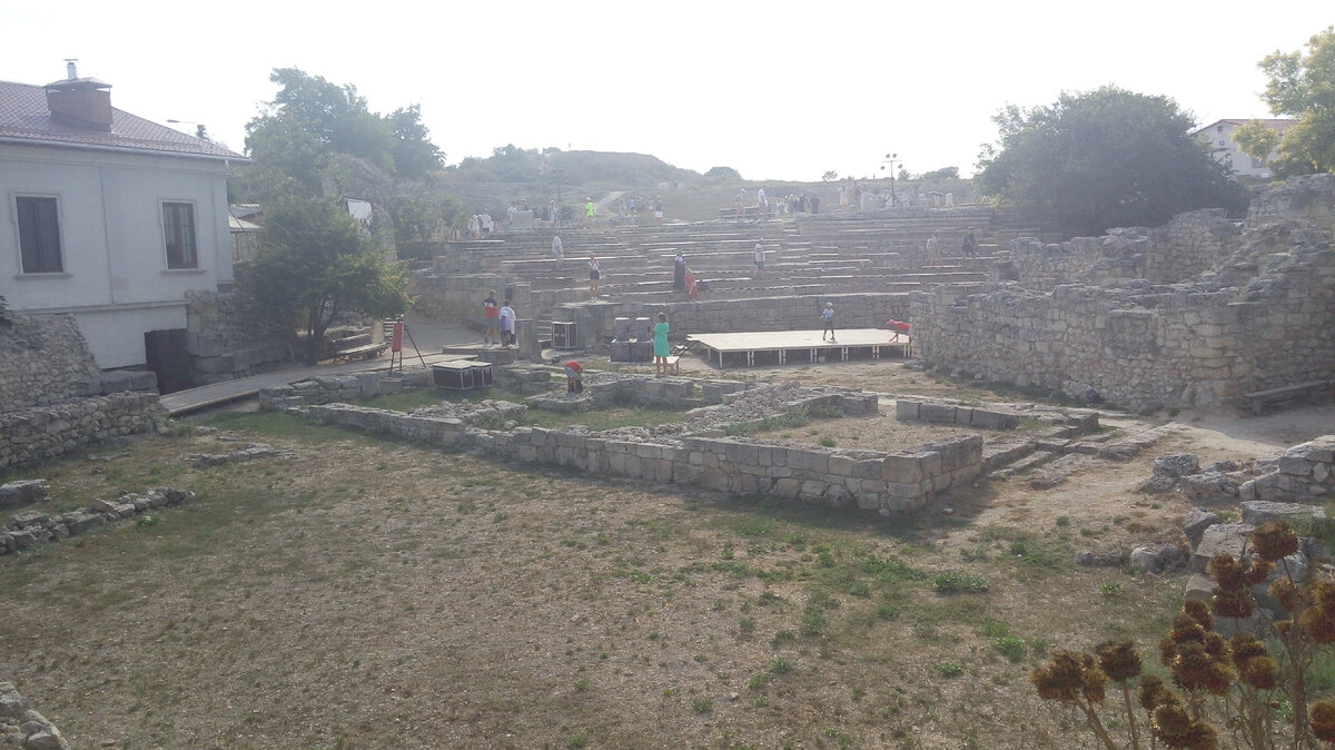 Руины античного театра