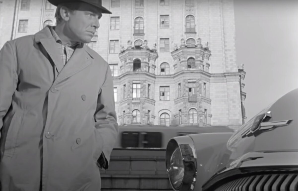 Берегись автомобиля 1966 рязанов. Юрий деточкин берегись автомобиля. Берегись автомобиля 3. Берегись автомобиля фильм 1966 постер. Берегись автомобиля фильм 1966 папанов.