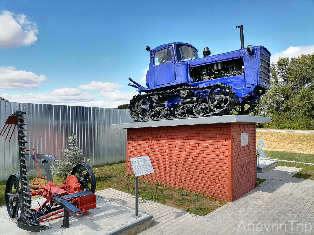 Трактор ДТ–75 М в селе Прилепы