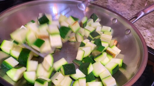 Готовлю вкусные кабачки или цукини на сковороде. Порадовал жену отменным вкусом (делюсь рецептом).