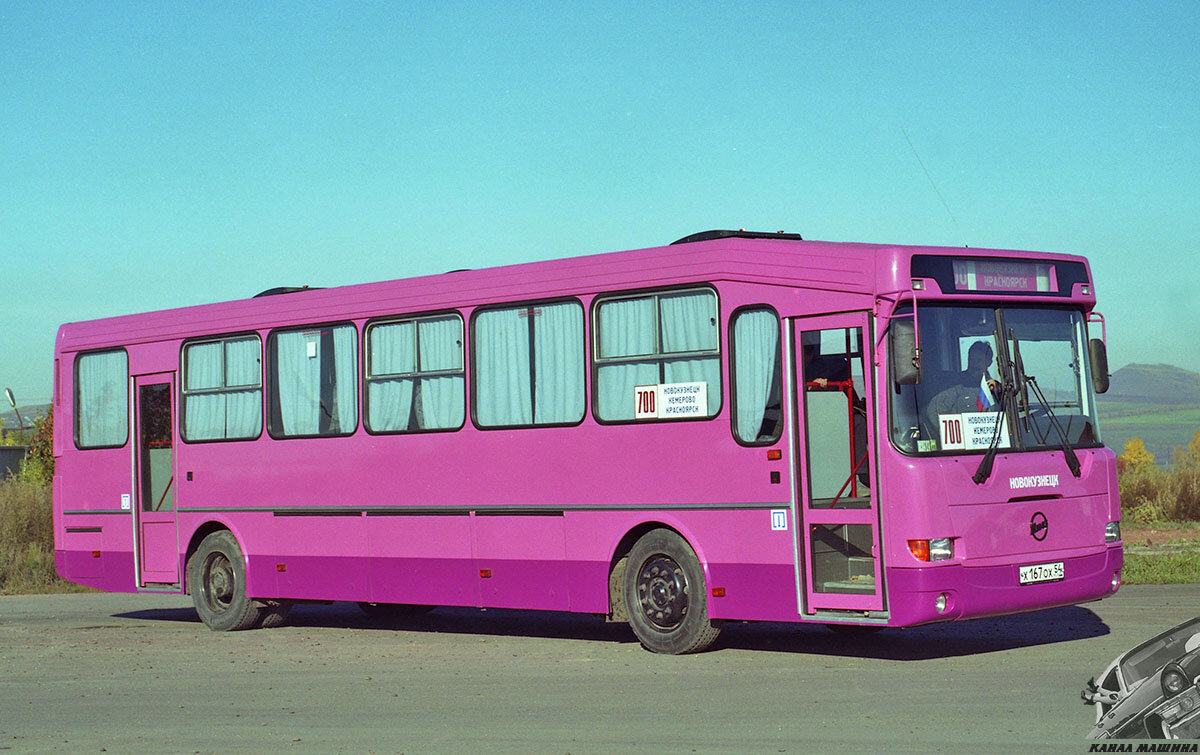 «Горбатый» ЛиАЗ-52563-0000010-01 постройки 2003 года с рестайлинговыми масками кузова (фото С.Андреева)