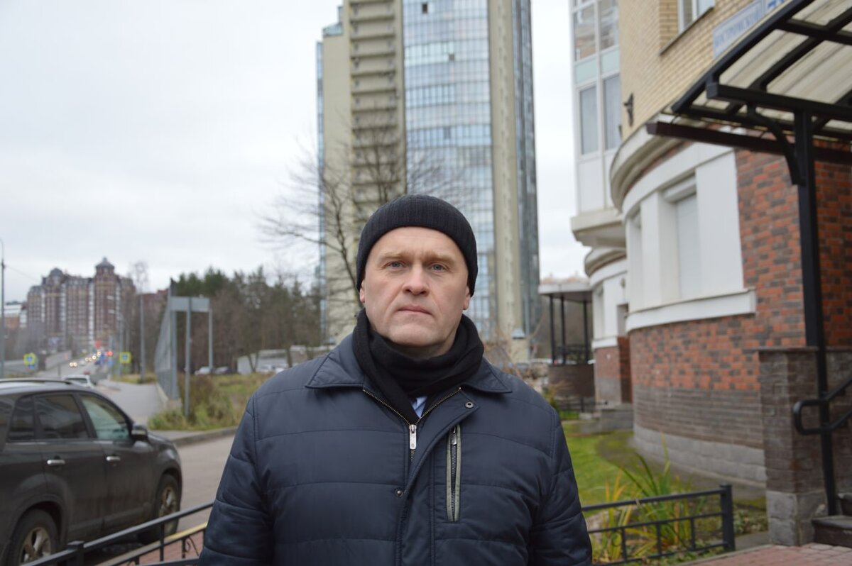 Это опять я, Игорь Калитин. Рассказываю про "дворец", а заодно про то, как полезно знать генплан своего "поселения" на примере жилого дома на Поклонногорской улице... 