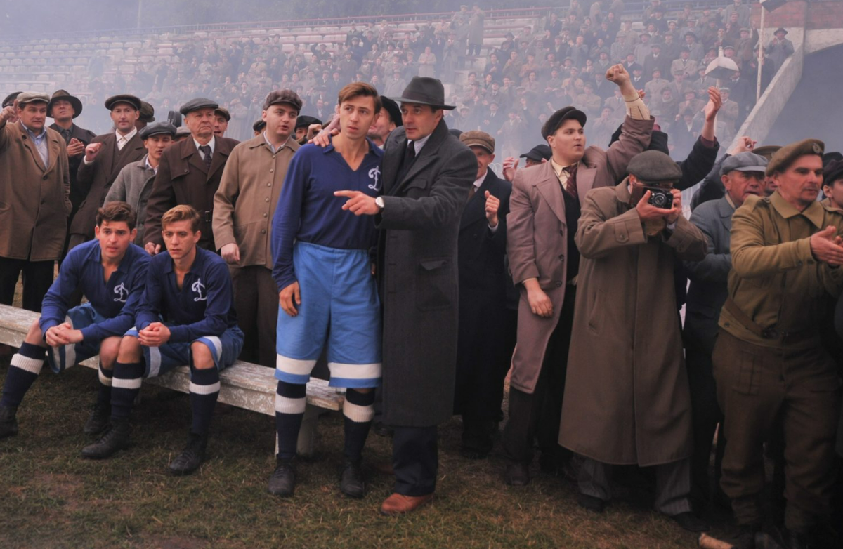 Кадр из фильма "Одиннадцать молчаливых мужчин".