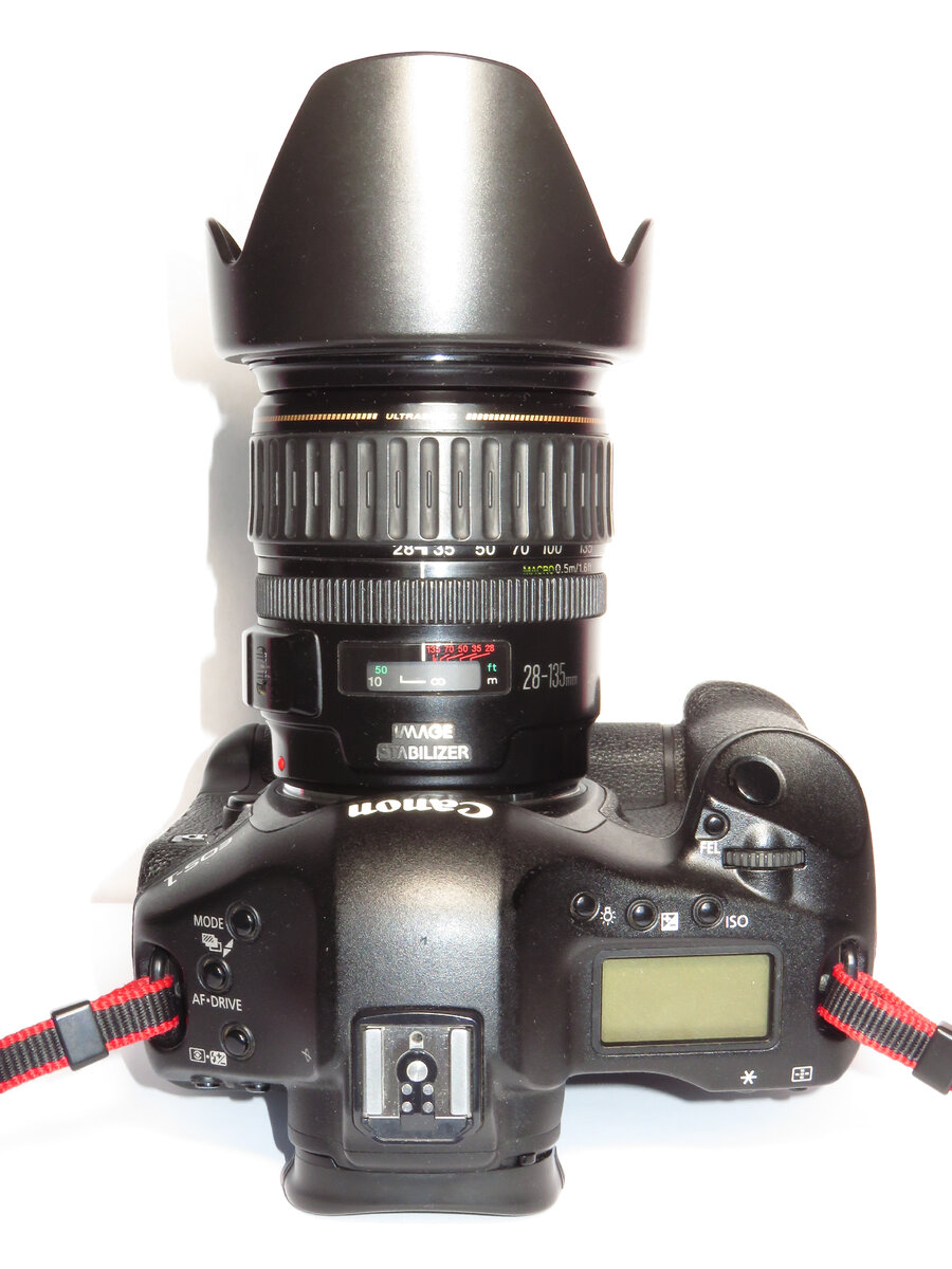 Canon EOS 1D Mark III с объективом Canon EF 28-135 мм