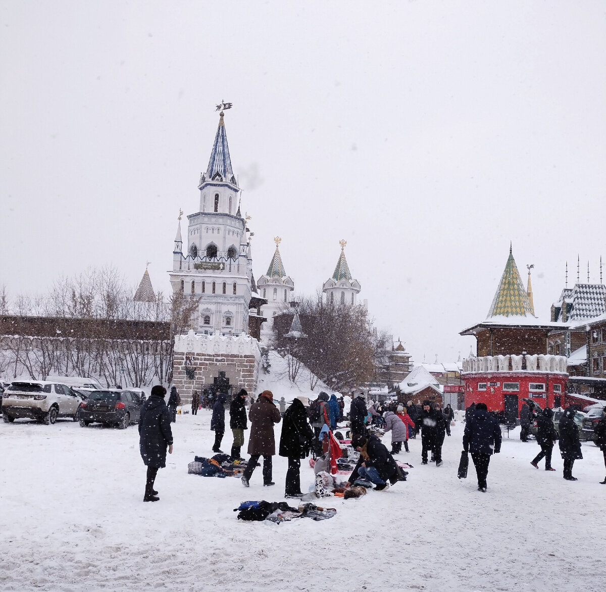 Блошиный рынок в Измайлово. Москва. Вернисаж. 02 января 2022 года. Все фото автора. 