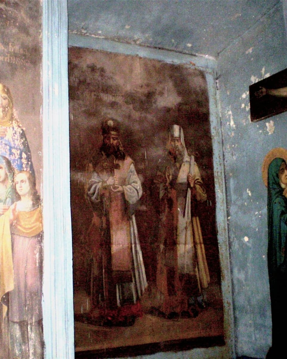 В Церкви Спаса Преображения Костромского района несколько лет назад зафиксировано чудо - проступили настенные росписи (фото автора)