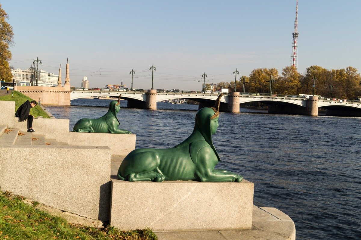 Спб взять. Сфинксы на набережной малой Невки. Сфинксы на набережной малой Невки у Каменноостровского моста. Сфинксы на Каменном острове в Санкт-Петербурге. Сфинкс, Санкт-Петербург, набережная реки малой Невки.