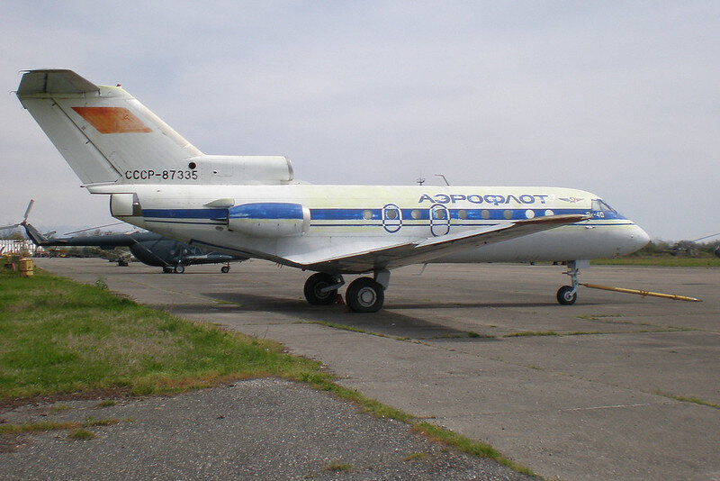 Як-40 СССР-87335 после работы в 235-м ОАО передан Грузинскому управлению гражданской авиации, где использовался в качестве личного самолета первого секретаря ЦК КП Грузинской ССР Э.М. Шеварднадзе. Аэропорт Сухуми. Фото М. Алешковского.