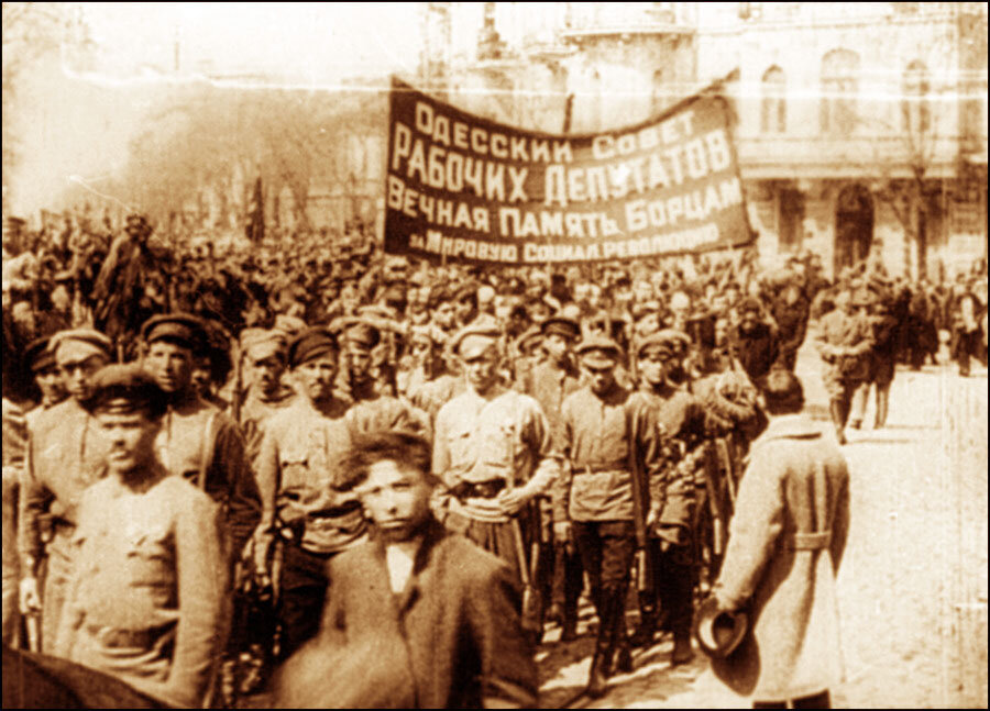 Революционный петроград год 1917. Независимость финляндия 1917 года. Февральская революция в петрограде. Дворцовая площадь революция 1917. Революция 1917 апрельский кризис.