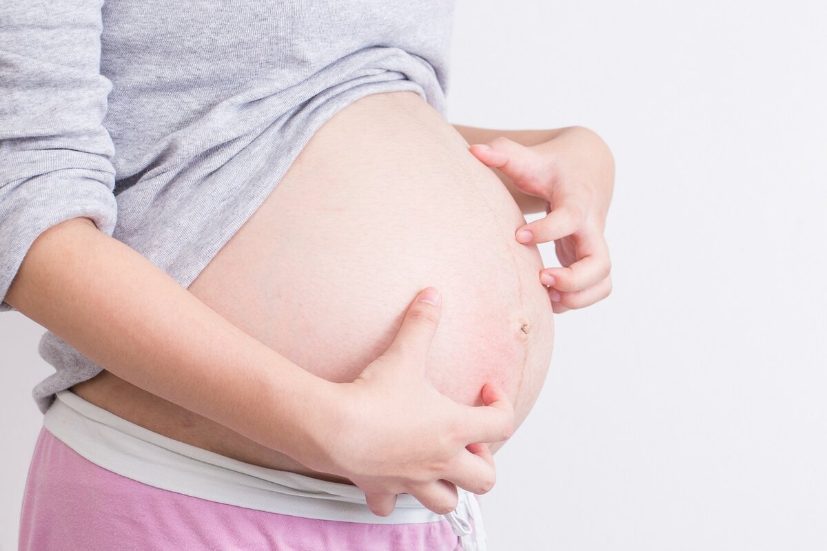 Почему чешется грудь при беременности?