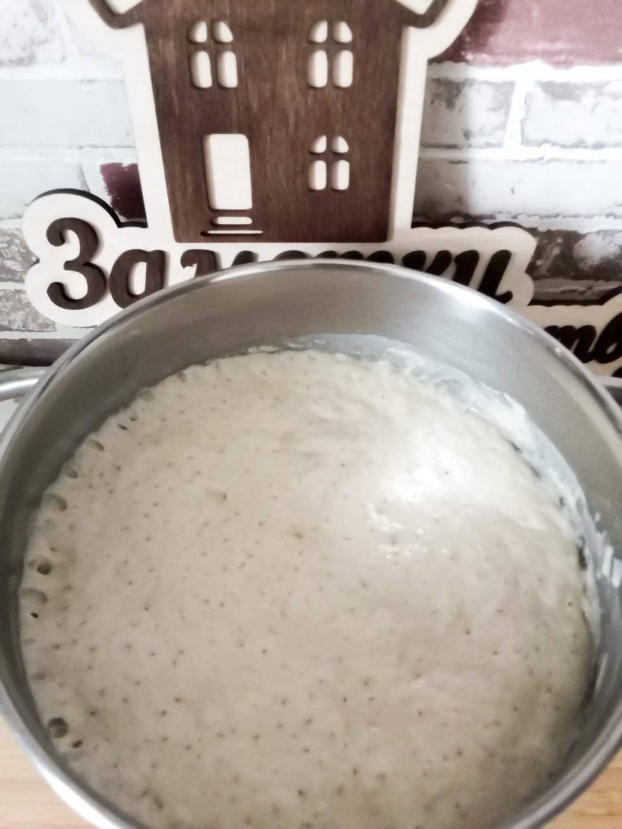 Достала тесто из холодильника. Листайте вправо.