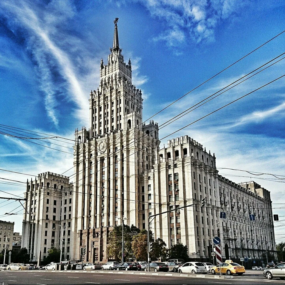 Высотка у красных ворот в москве