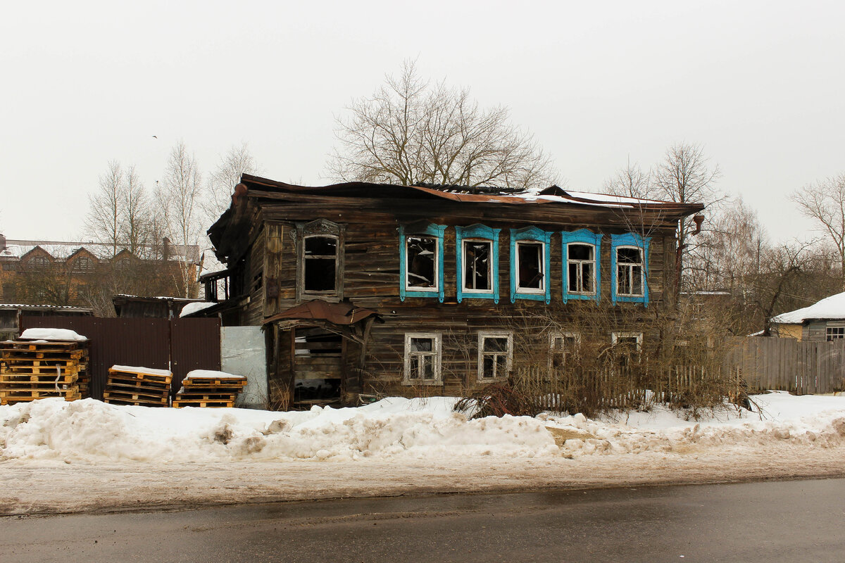В двадцати километрах от города. Серпухов разруха. Кострома разруха. Бежецк разруха. Калуга разруха.