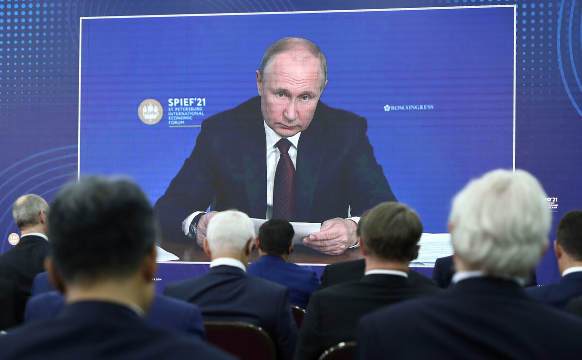 По словам помощника президента, Путин большую часть своего выступления на ПМЭФ посвятит проблемам экономического развития, а также расскажет о перспективах многополярной экономической модели 
