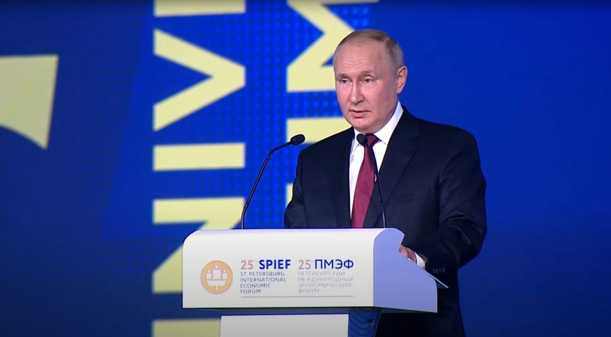 Путин прокомментировал обстрелы в Донецке
