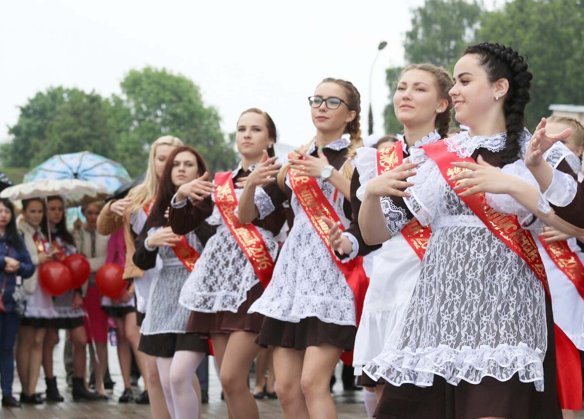 Самый последний звонок. Выпускной. Фотосессия последний звонок. Школьный выпускной. Последний звонок выпускники.