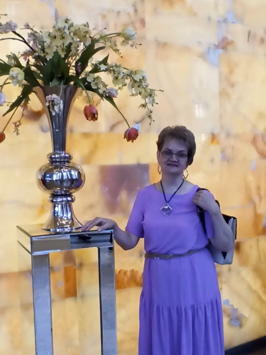 В Мариинском театре, в фойе новой сцены. Мариинский-2.