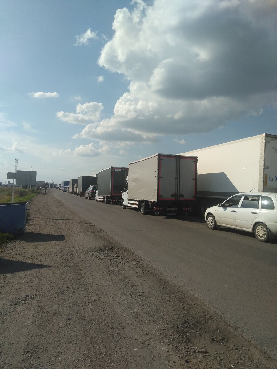 50 машин в очереди на границе 3 часа