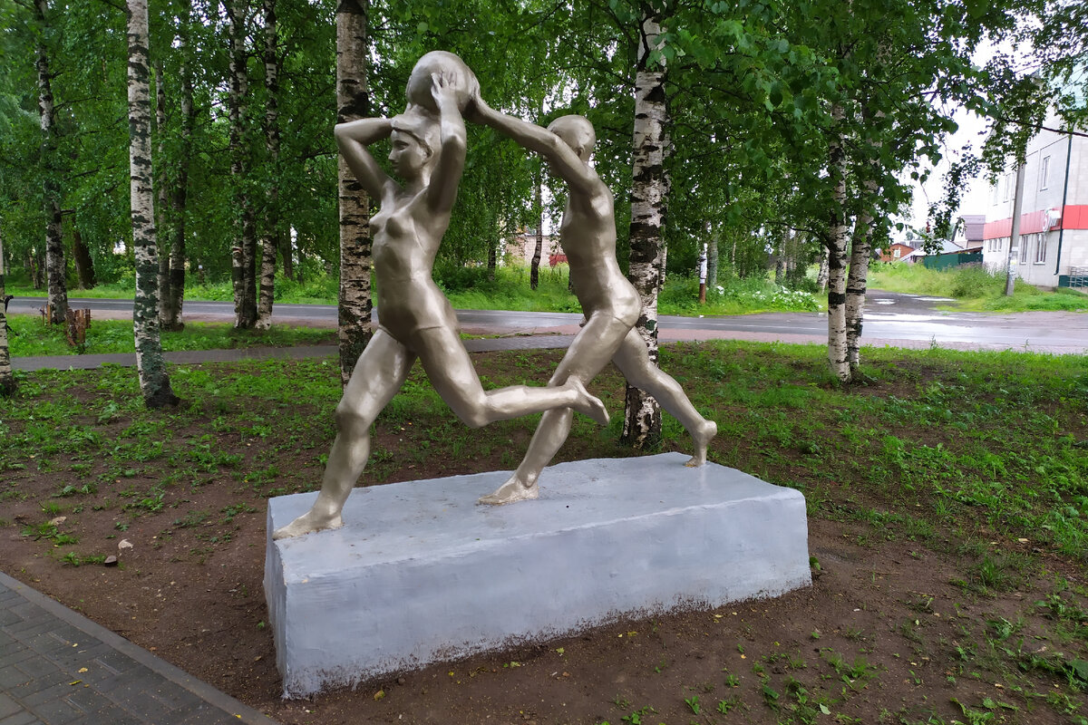 Скульптура бегущих