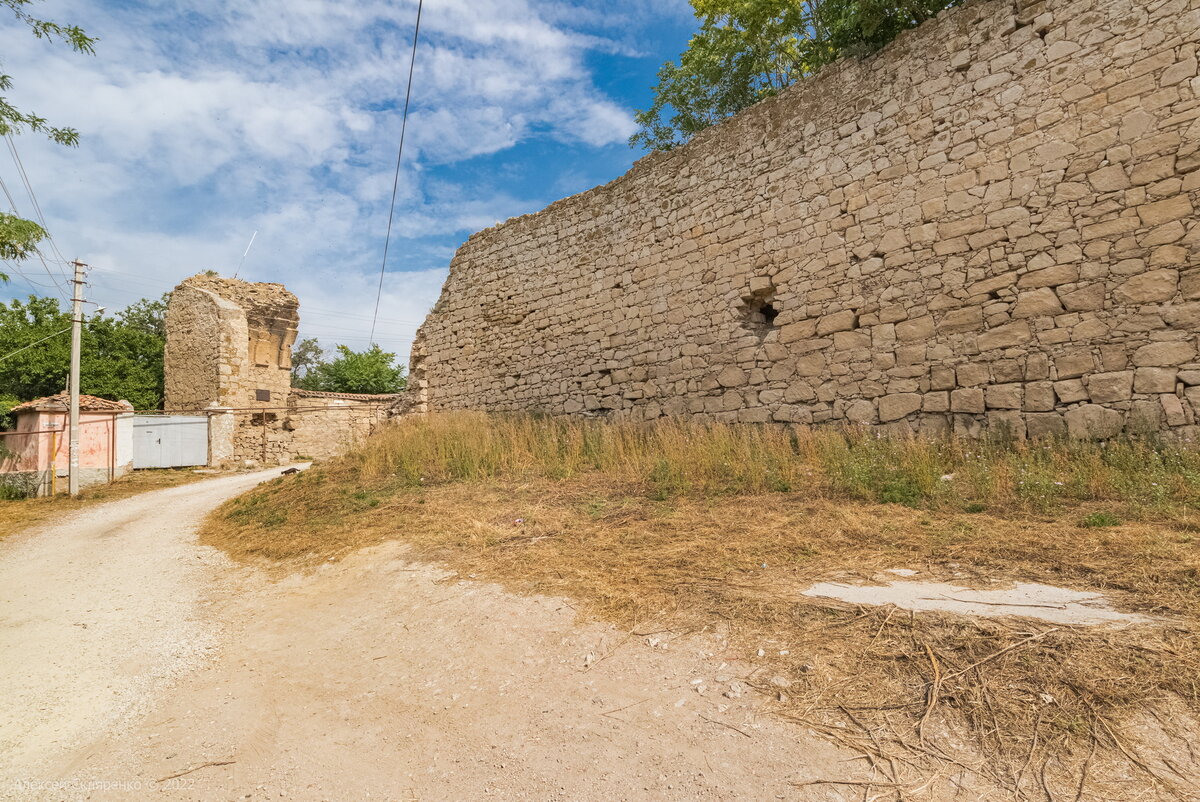 Стены Кафы и Южные ворота