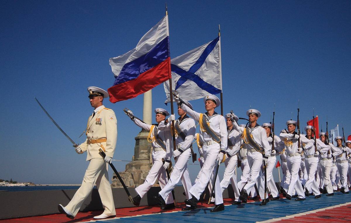 Войска флота. Андреевский флаг ВМФ России военно морской флот. ВМФ Севастополь 2022. Андреевский флаг Севастополь. Парад ВМФ В Севастополе 2022.