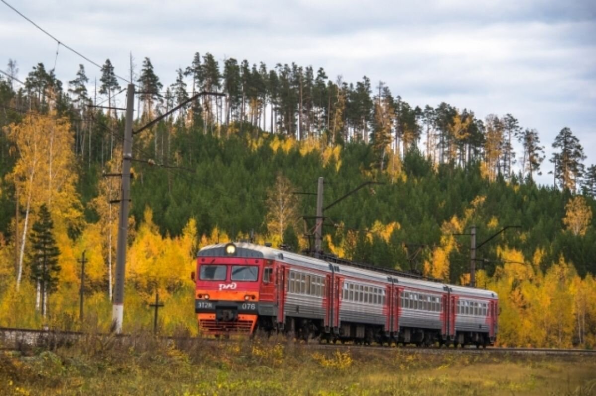    С 1 сентября в электричках СвЖД возобновляется скидка 50% для всех учащихся