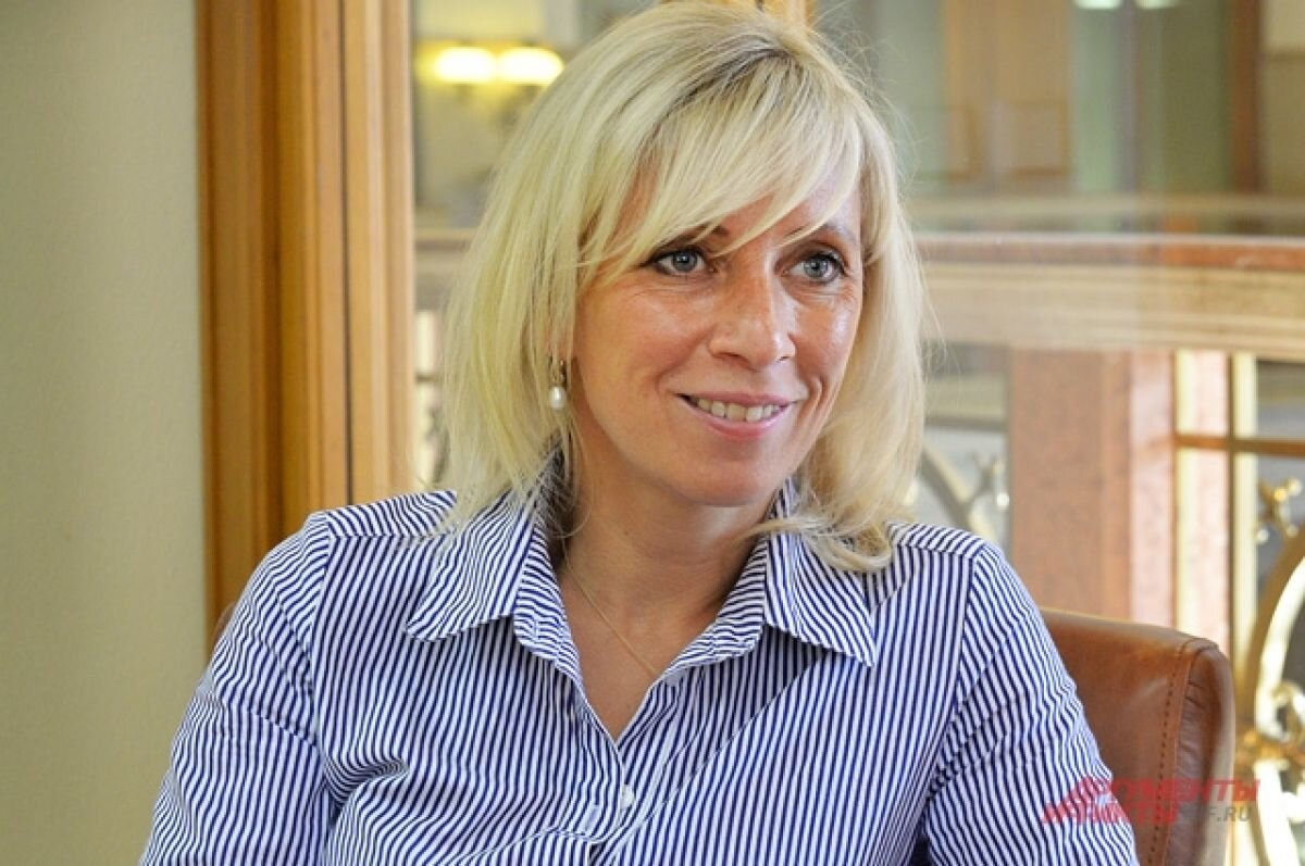    Захарова пошутила над Зеленским, который просит денег у Запада