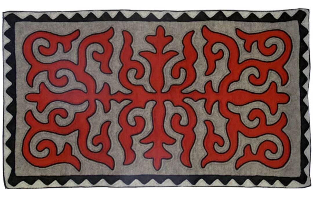 Традиционный киргизский войлочный ковёр со старинным узором – «шырдак»