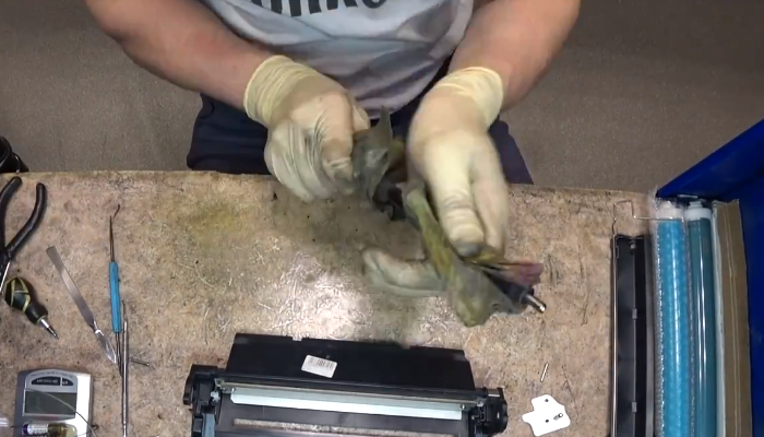 Фото 64. Устанавливаем боковую крышку