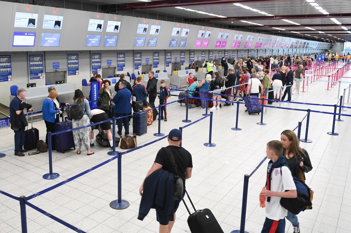     Куда сейчас уезжают из России: страны с открытыми границами, которые впускают россиян