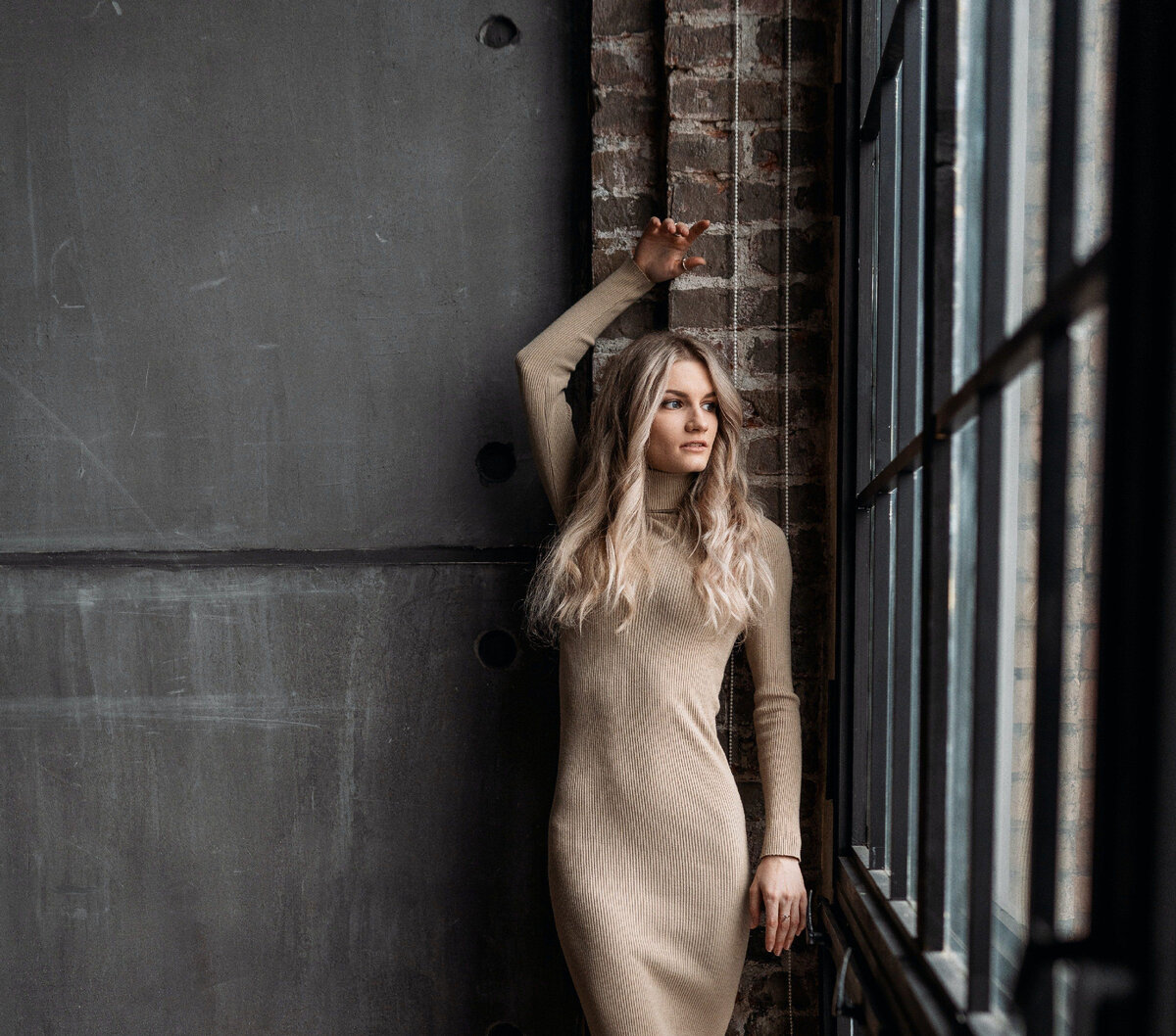 Тонирование стены в темный свет