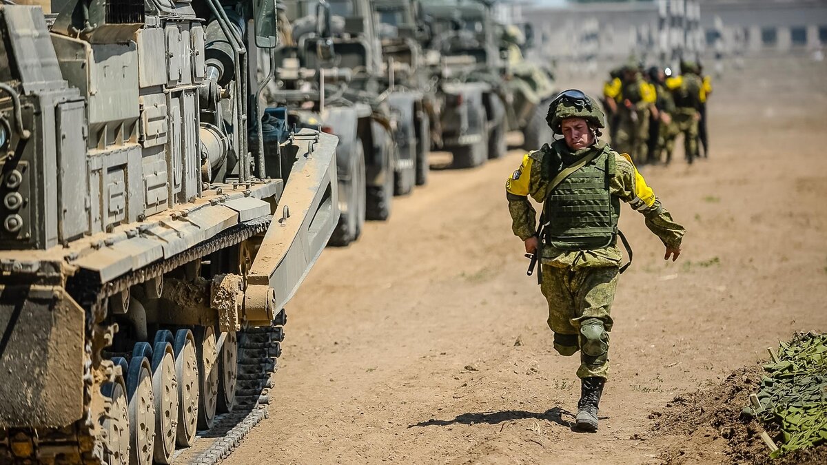     За плечами 5, а то и 10 лет без армейского опыта. Одни говорят, что опыт не пропьешь, другие вспоминают ножики, которые от бездействия ржавеют. Как себя вести в условиях боевых действий? Как не погибнуть по глупости?