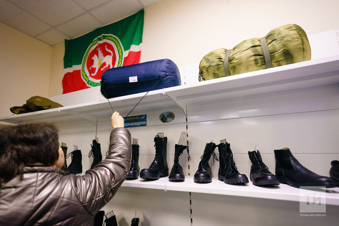 Близкие и родные резервистов буквально штурмом брали немногочисленные военторги. Фото: © Салават Камалетдинов / «Татар-информ»