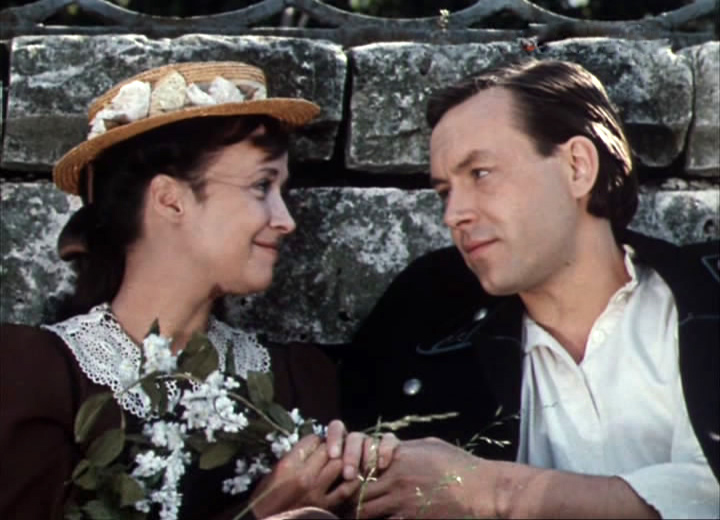 Кадр из фильма "Первые радости" взят для иллюстрации из Яндекс Картинки.  