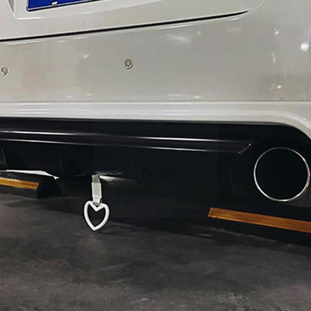     Зачем некоторые автовладельцы вешают кольцо на бампер своей машины Фото: gobroadband.co.uk