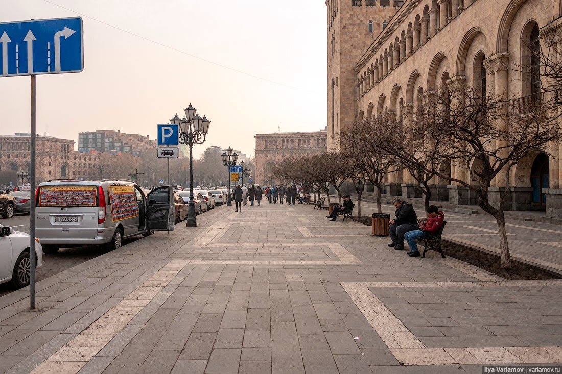 Ереван часовой. Парк 2800-летия Еревана. Ереван, который никто не любит. Кот в Ереване.