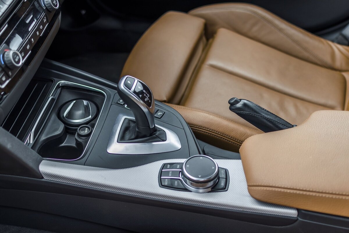     Что случится с машиной, если на ходу переключить селектор АКПП в «паркинг»?