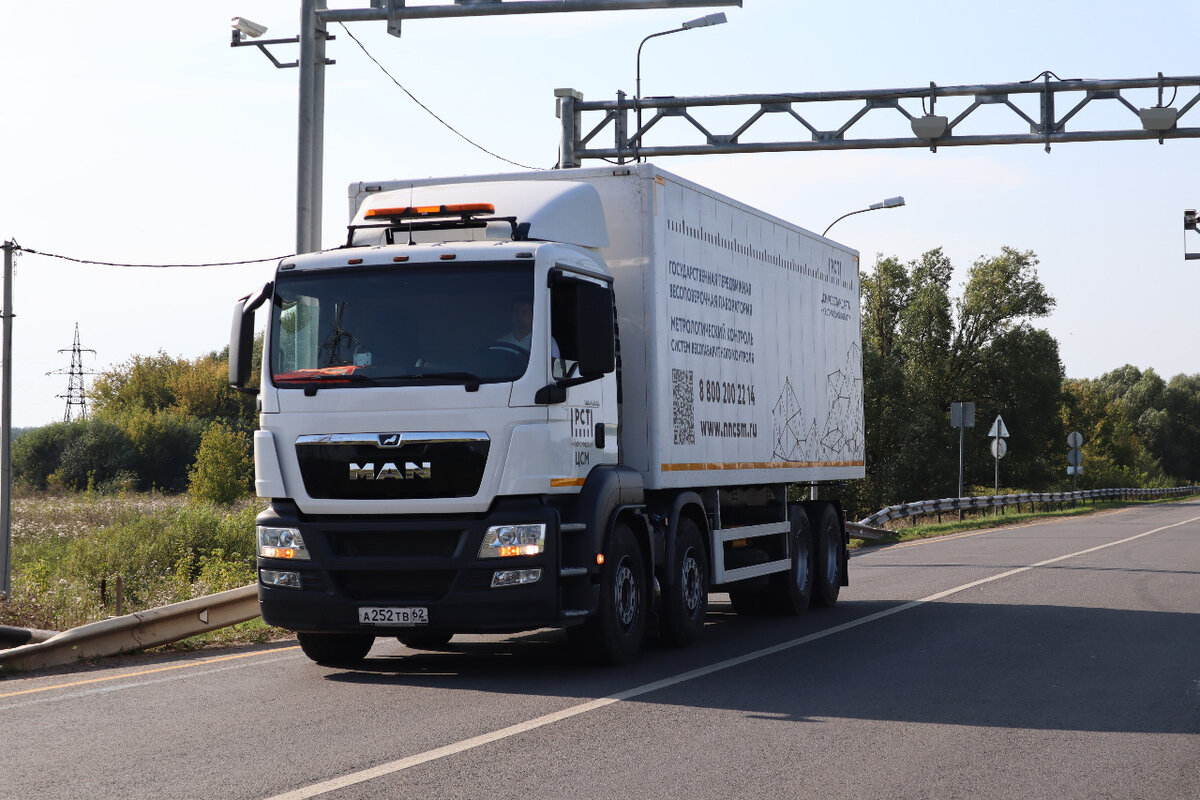 Четырехосный автомобиль лаборатории Нижегородского ЦСМ на российских дорогах 