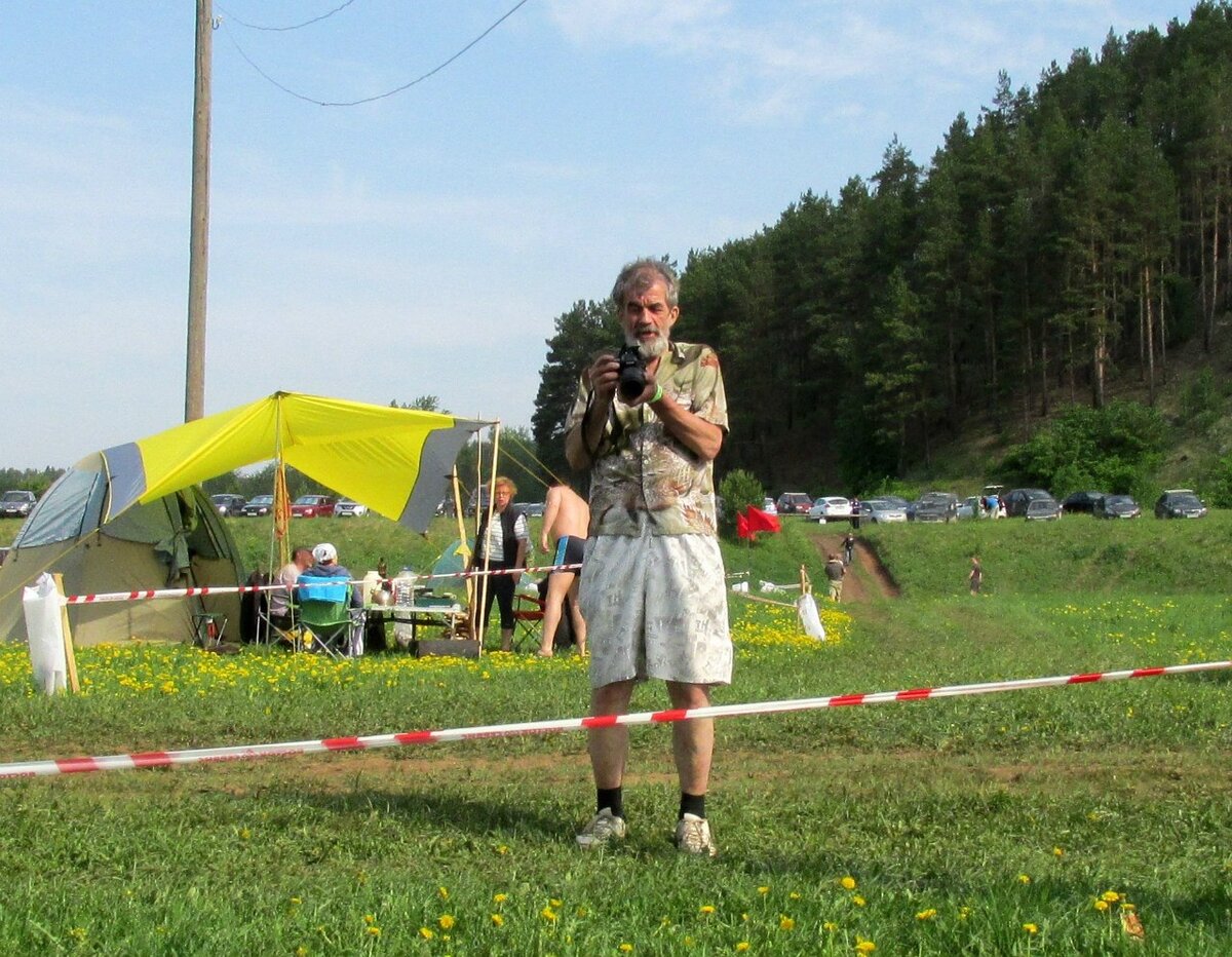 Валерий Согрин в полный рост и при деле.