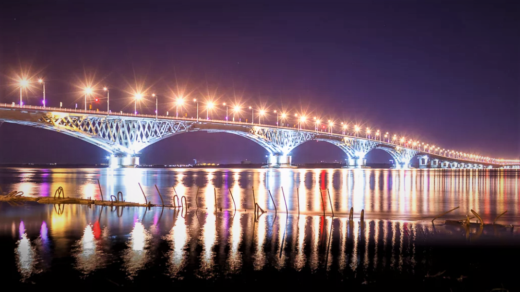 Саратовский мост через Волгу в ночное время. Фото из открытых источников.