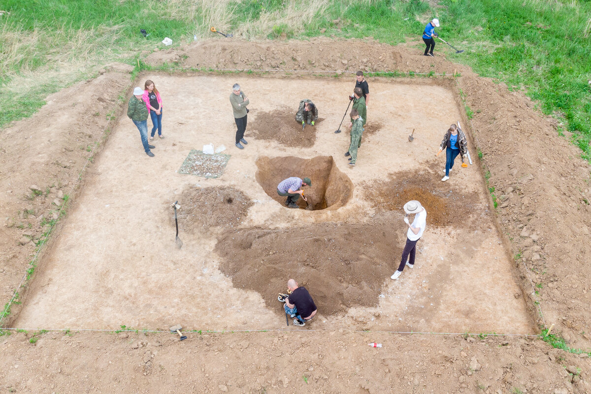 Раскопки на месте падения самолета И-180 в Домодедово. Фото с коптера