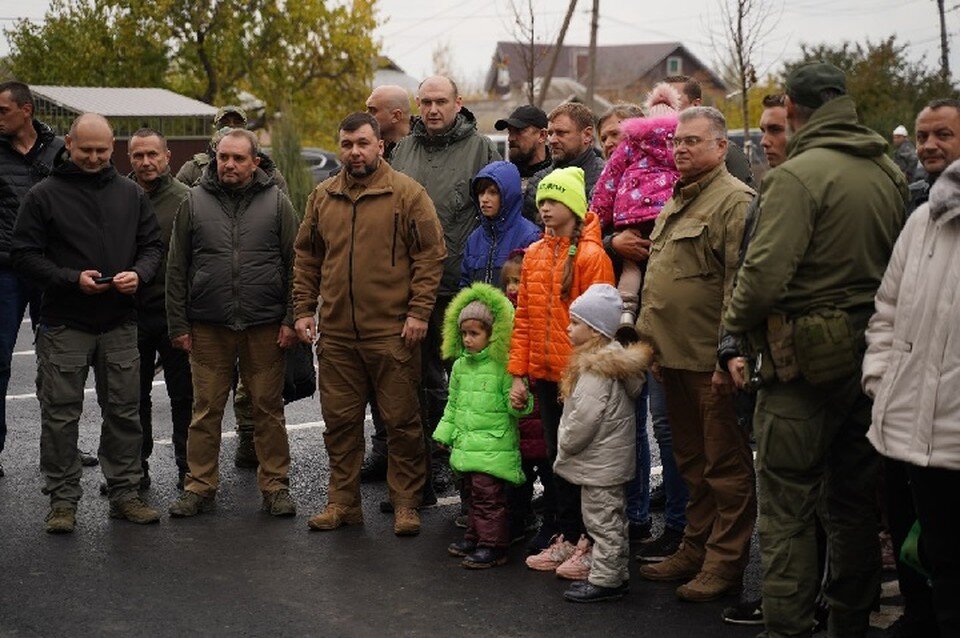     Денис Пушилин, Константин Иващенко и замруководителя дирекции госзаказчика ППК «Единый заказчик» Минстроя РФ Денис Аненков приняли участие в знаменательном событии Александр ИВАНОВ