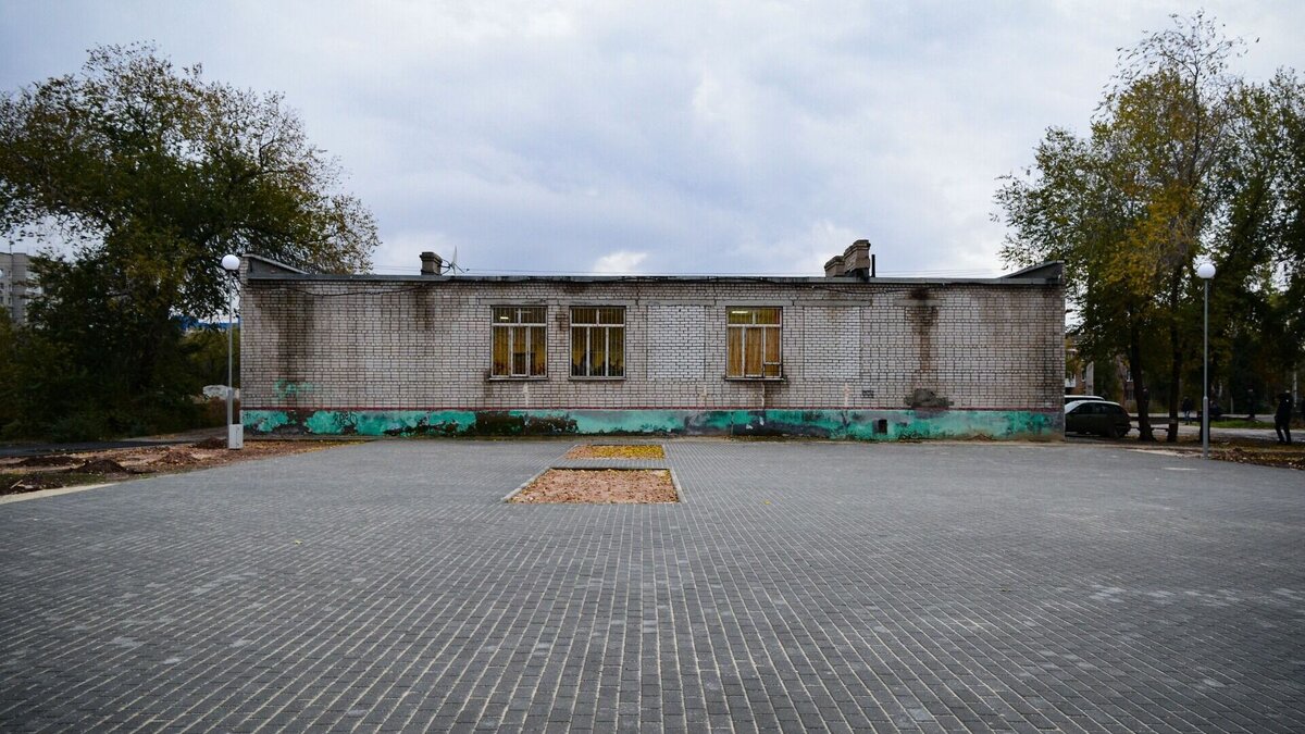     Новое благоустройство у станции «Заканальная» вызвало массу вопросов у жителей Красноармейского района. У волгоградцев возникли претензии к срокам сдачи парковой зоны, хаотичным новым дорожкам и плиточному плацу.