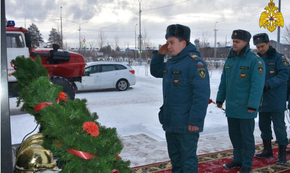    В Муравленко почтили память погибшего пожарного