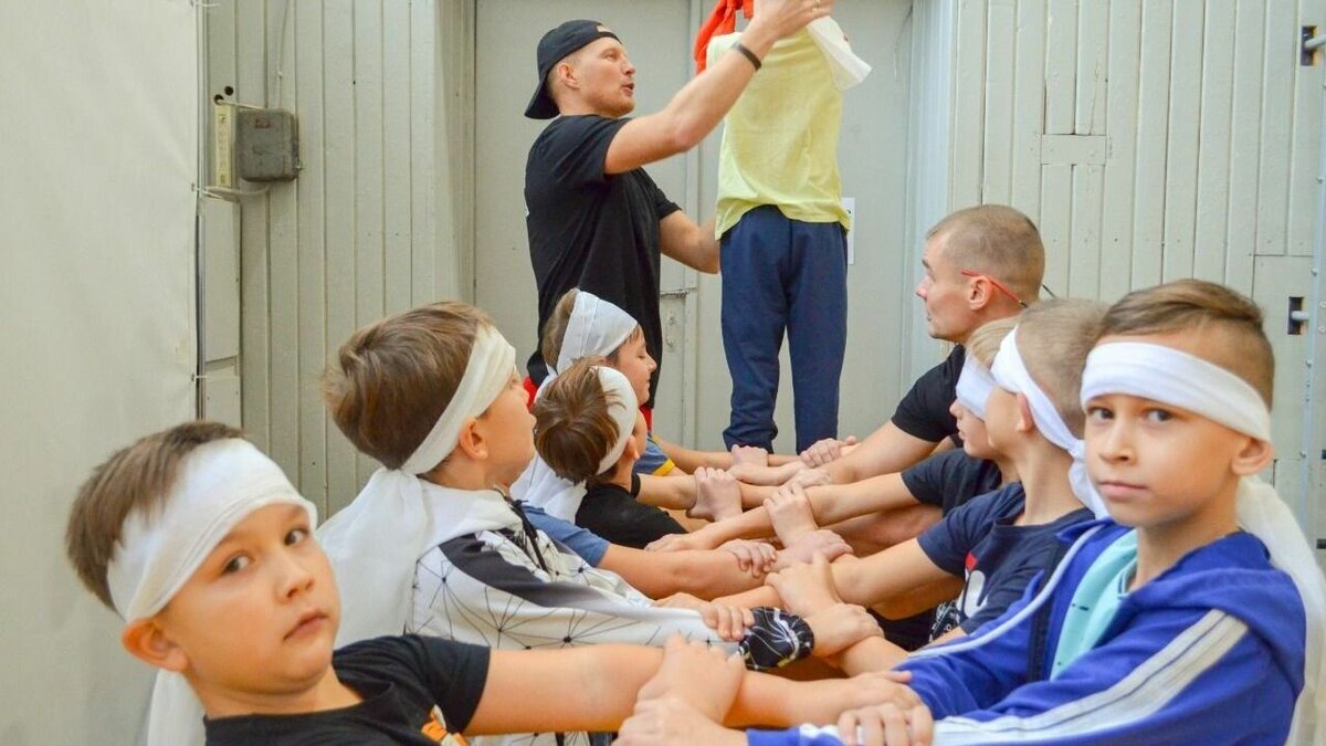     Спортивно-развлекательная игра «Большие гонки» состоялась во дворце культуры «Бумажник», расположенном в Перми. Мероприятие призвано сплотить детей. Одним из организаторов события стала Пермская ЦБК.